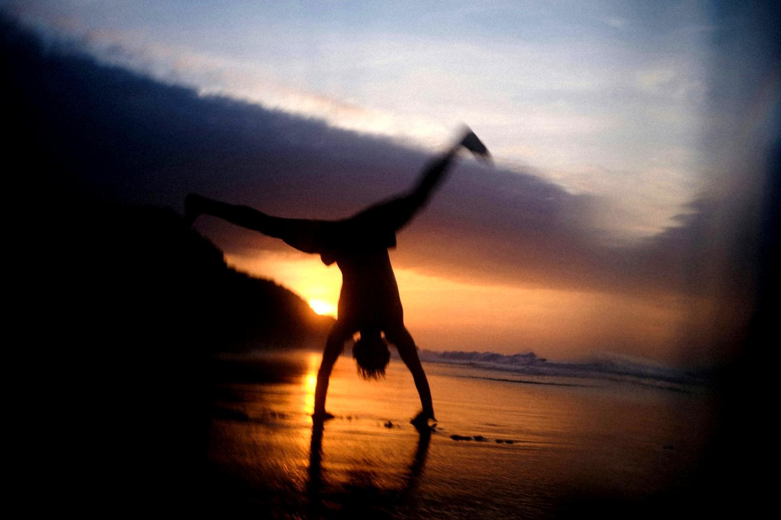 Spazio interno dedicato alla meditazione con atmosfera rilassante